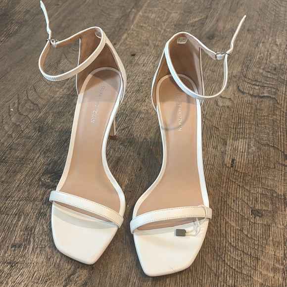 Stuart Weitzman Amelina Leather sandals. Elegant White Strappy Heels - Picture 4 of 7